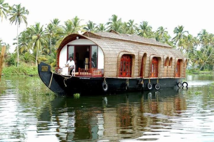 Aqua Castle Houseboat - By Aqua Jumbo Houseboats Hotel Alappuzha Exterior photo