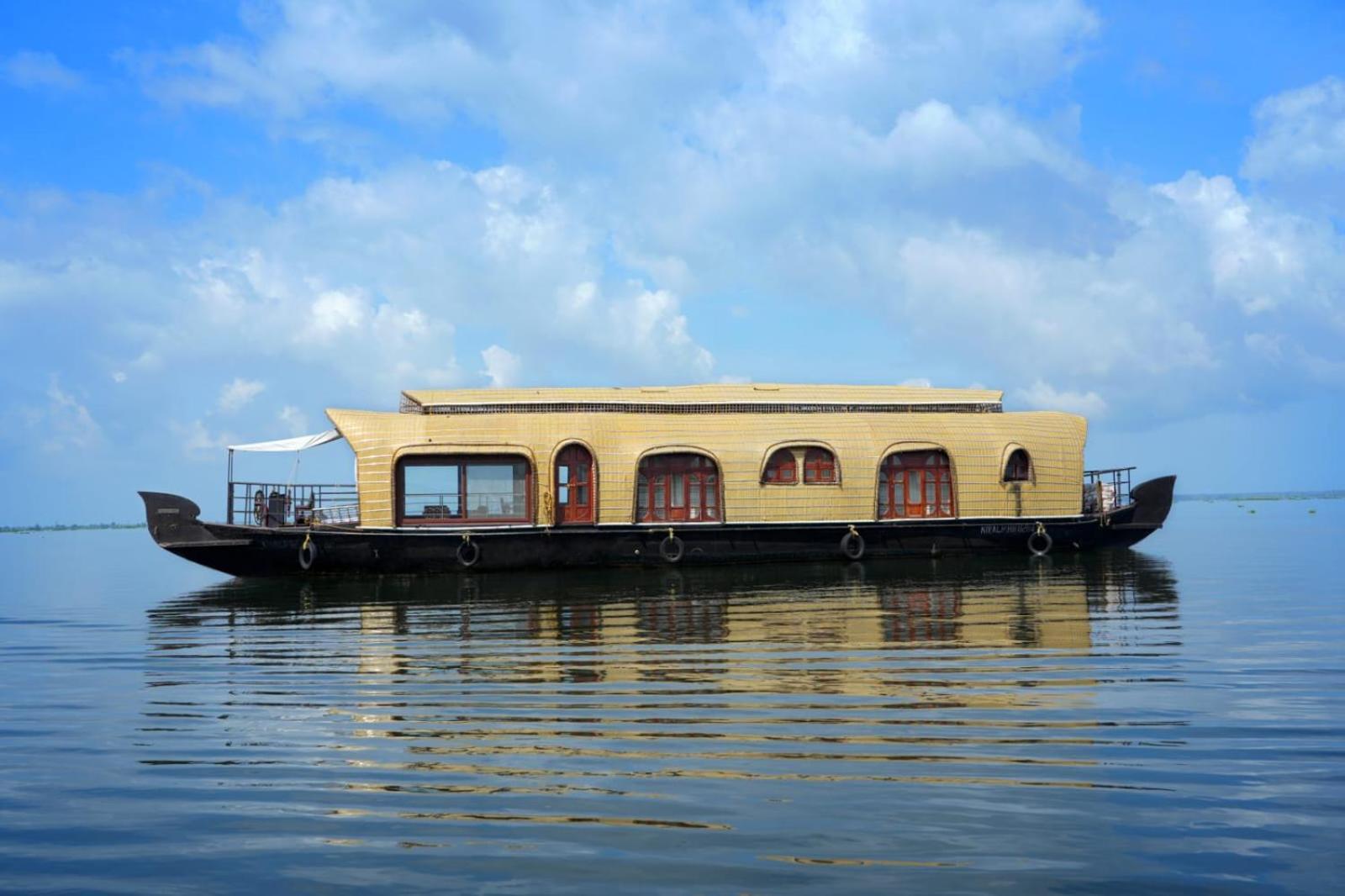 Aqua Castle Houseboat - By Aqua Jumbo Houseboats Hotel Alappuzha Exterior photo