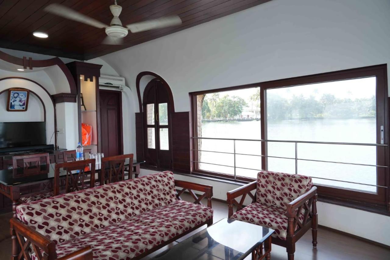 Aqua Castle Houseboat - By Aqua Jumbo Houseboats Hotel Alappuzha Exterior photo